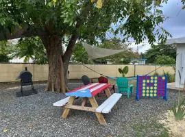Casa Lula Beach Retreat - Fenced backyard