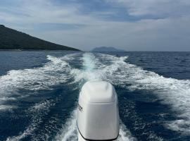 Chosen Boat Trip by T, barco en Vlorë