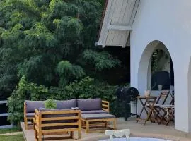 Luxury Vineyard Retreat with Private Jacuzzi