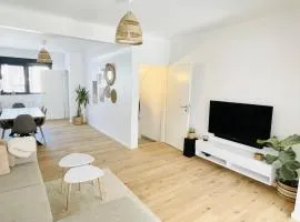 Large townhouse with a private garden-DIF1