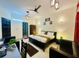 The White Scent-Near Noida Sector 18 Metro