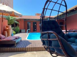 Casarão Espaçoso com Piscina e Churrasqueira Perfeito para Família e Amigos、インベーのホテル