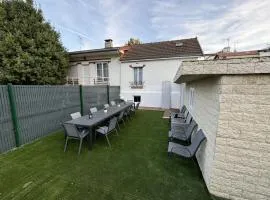 VR House 14 bedrooms 3 min metro 23 beds PARC EXPO