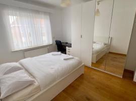 House with 5 bedrooms near Brussels, hotel v destinaci Wemmel