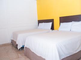 Andino's Hotel Bar & Restaurante, hotell i El Bosque