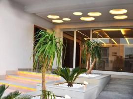 Luxueux appartement meublé bien équipé avec accès piscine et salle de sport, hotel in Nabeul