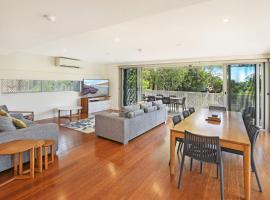 Hume Parade 19, Unit 1, Currimundi, hotel in Kawana Waters