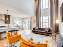 10 Mi to Morristown Stylish Home Near Trails!, hotel v destinaci Denville