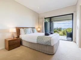 Loka Santi 14 - Gorgeous Three-Bedroom Beachfront Penthouse with Sea Views & Heated Communal Pool in Sunny Agnes Water