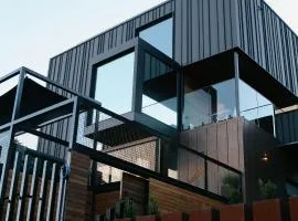 Luxe Hobart Villa - Boxwood