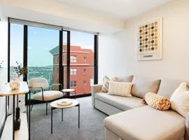 Modern CBD Apartment with City views near Skytower
