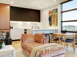 Gorgeous Home with Catalina Bay Views and Carpark