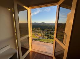 Residencial Encantos Linha Bonita - Vista que acalma, ambiente que encanta!, self-catering accommodation in Gramado