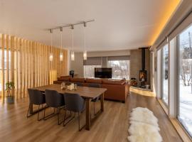 Tanuki House with spacious living room close to Rusutsu Resort, готель у місті Русуцу