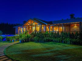 ELIVAAS Riveira Hills - 3 BHK Wooden Cottage with Lush Garden, Pvt Pool, hotel a Alwar