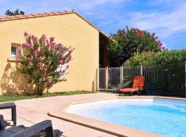 Villa Spacieuse au Calme Absolu avec Grande Piscine Jacuzzi Chauffé - Grand Jardin Sans Vis a vis- Salle de Jeux avec Fresque du Nougat - Ideal Familles et Groupes Drome Provencale, hotel v destinaci Montélimar