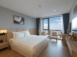 Hùng Vương Hotel - Stay 24h – hotel w mieście Móng Cái