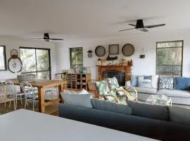 Luxe Farmstay, Main House and Brand New Tiny Home, Animals and Views!