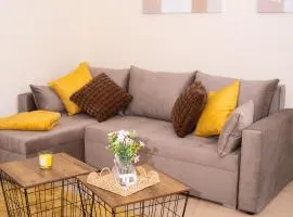 Yellow Haven spacious quiet free parking sleeps 7