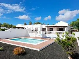 Villas with private pools - Just 7 min walk from beach, bars & dining