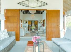 Stunning 4 bed Villa in Bequia St Vincent, hotel en Bequia