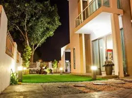 2 Spacious Lupsxury conor villa garden Parking group family gathering wedding