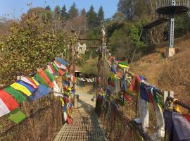 Suku Dhuku Home Stay - Cozy & Peaceful 2BHK Flat Near Tsoknyi Monastery, hotel v destinaci Pānga