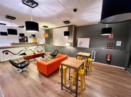 The Orange Teddy Bear Hostal La Peña、ミエレスのホステル