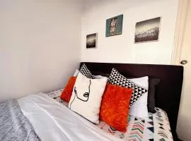 The Gramercy Residences NEW Sleek 1BR Suite, 600mbps Wifi, Netflix & FREE Amenities