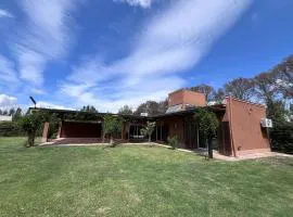 Pergolas Guest House - Pileta, Vinos y Montaña