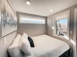 Beautiful and Elegant River Front Cottage