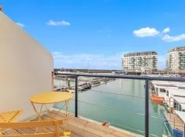 On the Water 6 with Free Parking By My Getaways