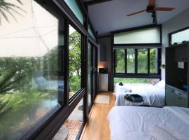 Wind over Waters Cabin 2, chal&eacute; alpino em Lavasa