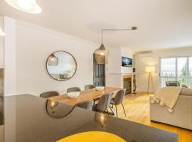 Chalet Entre Ciel et Fleuve, SPA, 5 CH, 5 SDB, appartement in Petite-Rivière-Saint-François