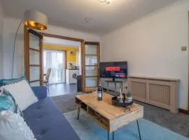 Glasgow, spacious, 2 bed with parking