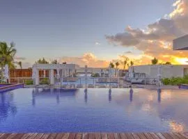 La Amada Residences Private Beach Getaway with Pools & Gym