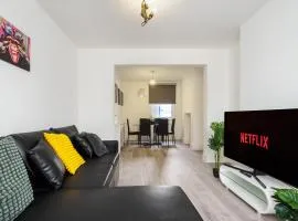 Dartford - 3 Bed House- Sleeps7 - Garden