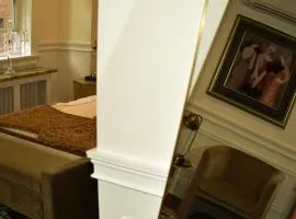 Chateau Connellsville Eclectic Homage Suite