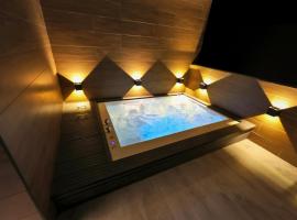 404 y 504 Luxurious PH with Jacuzzi near the Beach، فندق في La Laguna