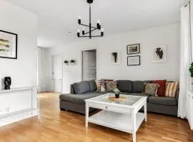 Spacious apartment close to Stockholm city & Mall