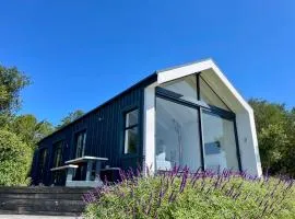 Hillandale Hideaway-modern cabin near Plett
