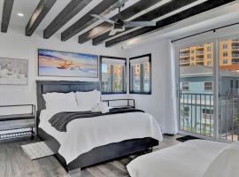 The Aura a Luxury Waterview Condo & heated pool, hotel in Clearwater Beach