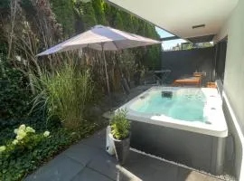ROSMARIN - Kuschelige Fewo - Romantik & Entspannung im Whirlpool auf privater Terrasse, Ruhe & Hund willkommen - by FerienWohnenAmSee -