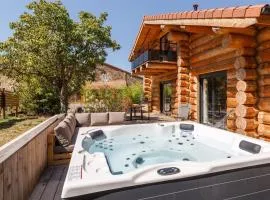 Auvergne, Chalet cinq étoiles en fuste, 6 personnes avec spa, campagne et chevaux
