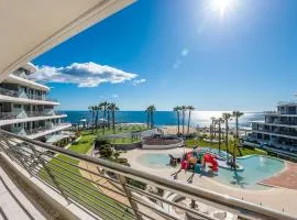 Luxury Seaview Beachfront Apartment Pools,Jacuzzi,Gym
