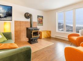 Studio Entre Ciel et Fleuve, hotel in Petite-Rivière-Saint-François