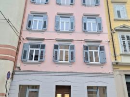 TORTORELLA Apartments, hótel í Gorizia