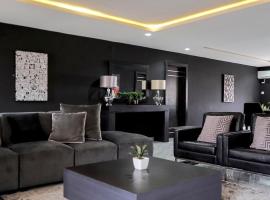 Spacious Black Themed Apartment Victoria Island, hotel v destinaci Lagos