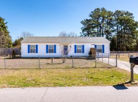 Coastal Hubert 3bed Home-Covered Patio, Pet-friendly!, hotel v destinaci Hubert