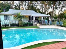 Spacious 3 Bed Country Cottage,، فندق في Thornlands